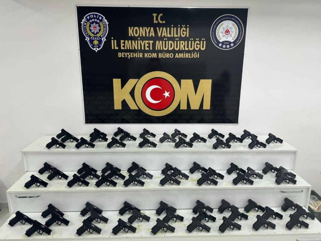 Durdurulan araçta 70 adet kaçak tabanca bulundu