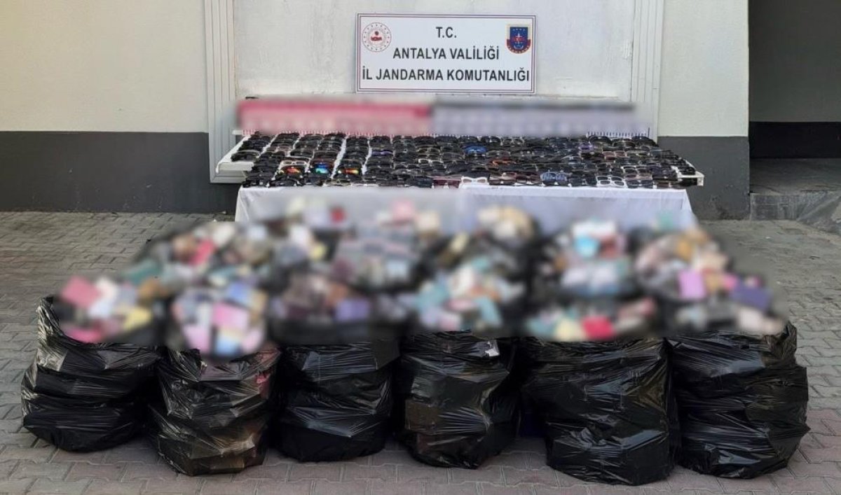 Antalya’da 5 milyon liraya yakın kaçak gözlük ve parfüm operasyonu