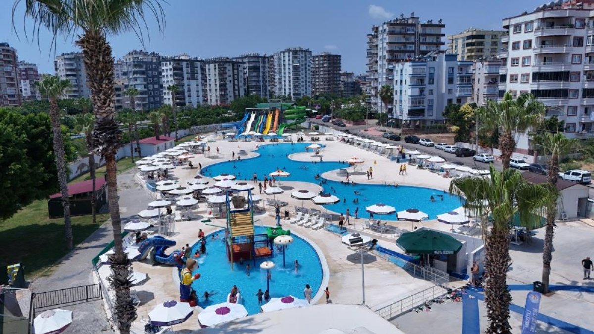 Mezitli Belediyesi Su Parkı yaz sezonuna kapılarını açtı