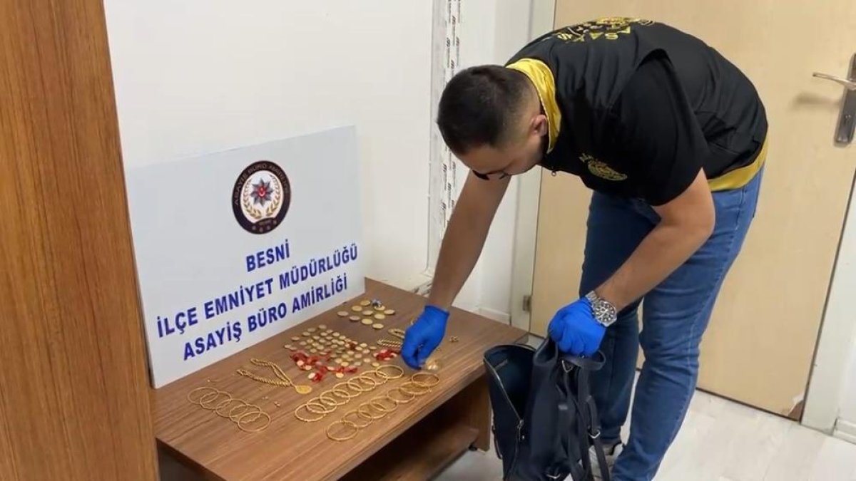 Bulduğu 6,5 milyonluk altın dolu çantayı polise teslim etti