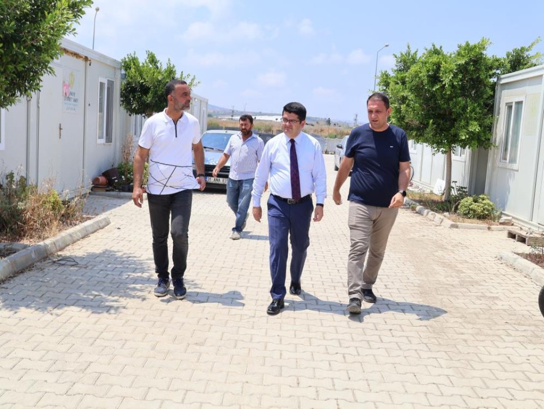 Arsuz'da konteyner kentlerin tahliyesiyle ilgili vatandaşlarla bir araya gelindi