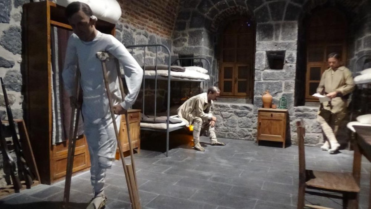 Kars'ta tarihe dokunan müze: Kafkas Cephesi'nin acıları ve kahramanlığı ziyaretçileri derinden etkiliyor