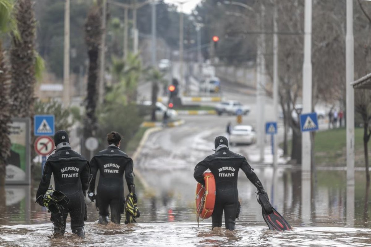 Mersin'de itfaiye yılın ilk yarısında 8 bin 37 vakaya koştu