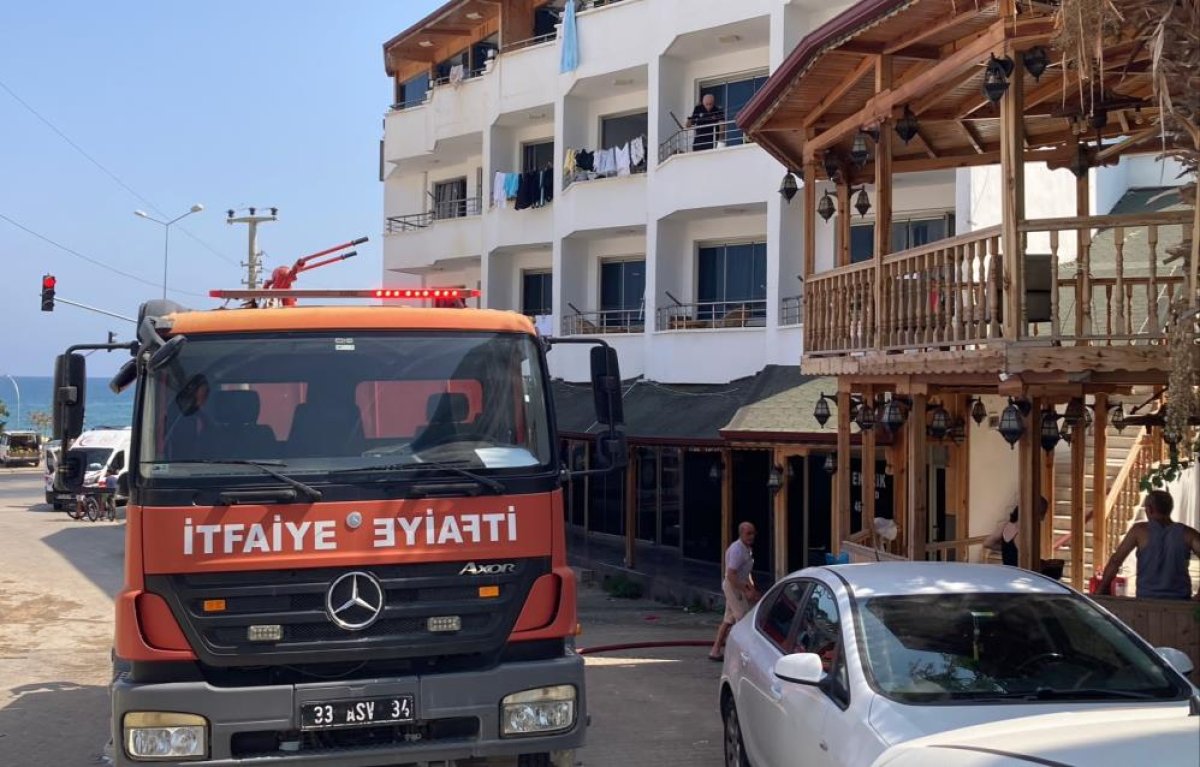 Mersin'de otelde yangın: 9 kişi dumandan etkilendi