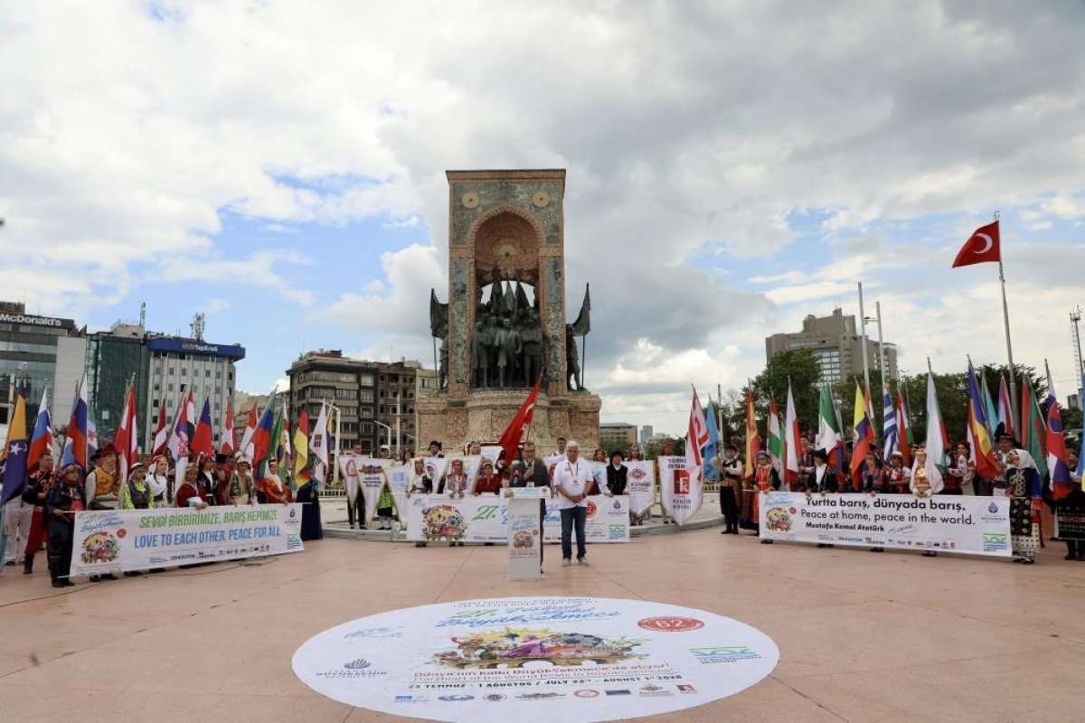 Taksim Meydanı'nda görsel şölen