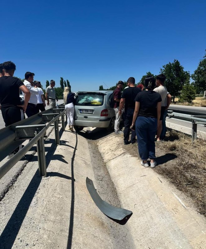 Burdur'da otomobil refüje çıktı: 6 yaralı