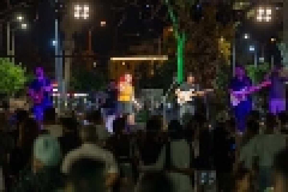 Mersin'de yaz akşamları konserlerle şenleniyor