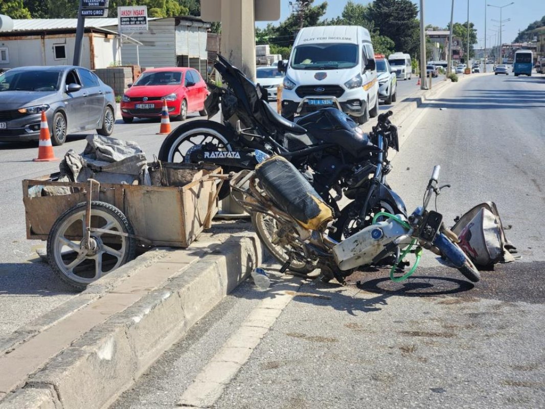  Feci motosiklet kazası kamerada: 72 yaşındaki sürücü hayatını kaybetti