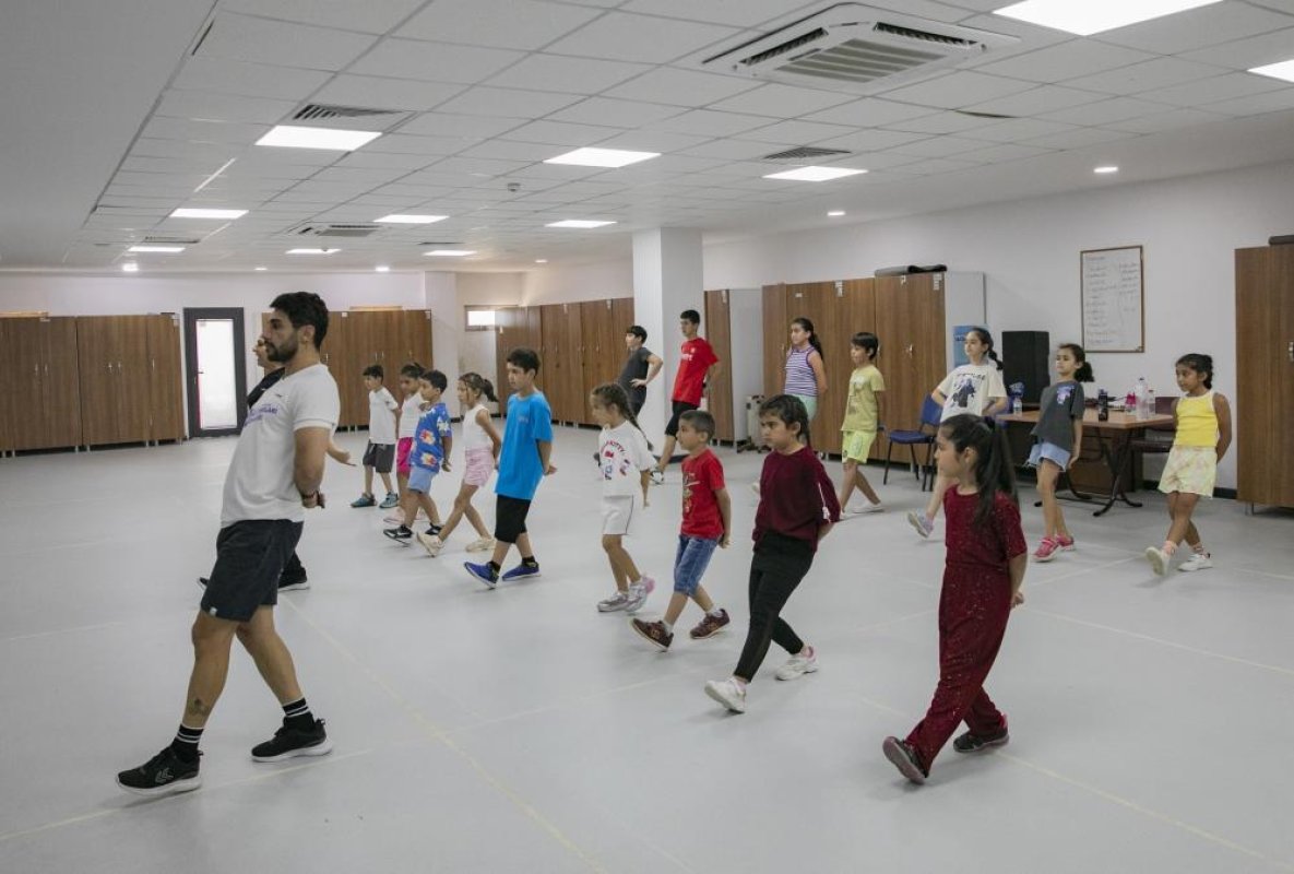 Mersin'de çocuklara ücretsiz halk oyunları kursu