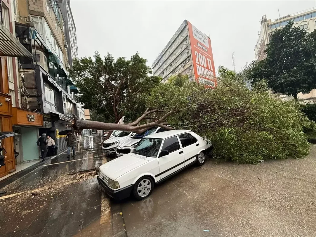 Sağanak Adana’yı Vurdu