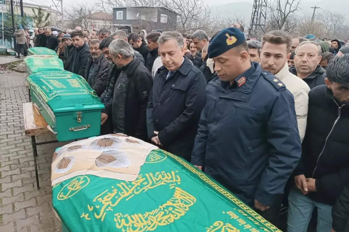 Aile Katliamında Yürek Kakan Detay: 4 Tabut Yan Yana