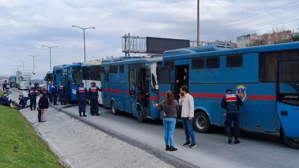 Bağcılar'da 4 Cezaevi Aracı Kaza Yaptı