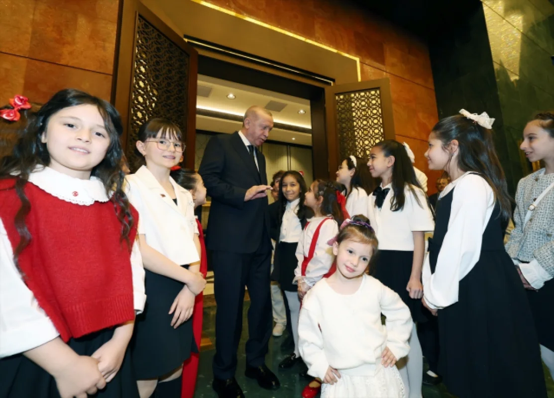 Cumhurbaşkanı Erdoğan Koltuğunu Çocuklara Devretti