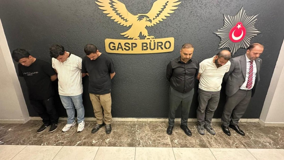 AVM'de Denetim Yaparken Görüntülenen 6 Şüpheli Yakalandı