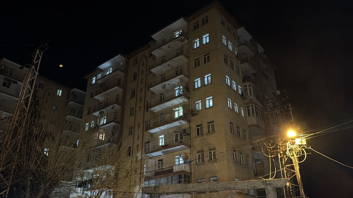 Eşi Ve Kızını Vurdu, Çayını İçtikten Sonra Kendini İhbar Etti