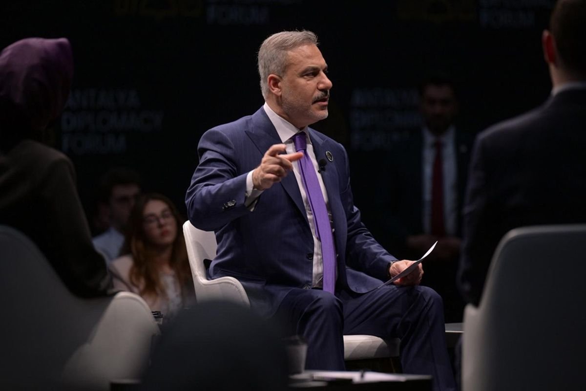 Gençlerden Hakan Fidan'ı Terleten Soru: Buna Cevap Veremeyeceğim!