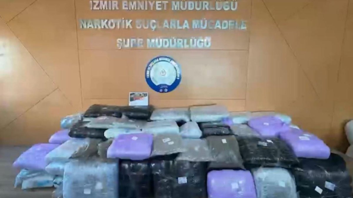 İzmir'de 371 Kilogram Uyuşturucu Ele Geçirildi