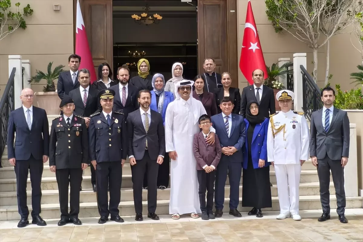 Katar Emiri’nden Türkiye’nin Doha Büyükelçiliğine Taziye Ziyareti