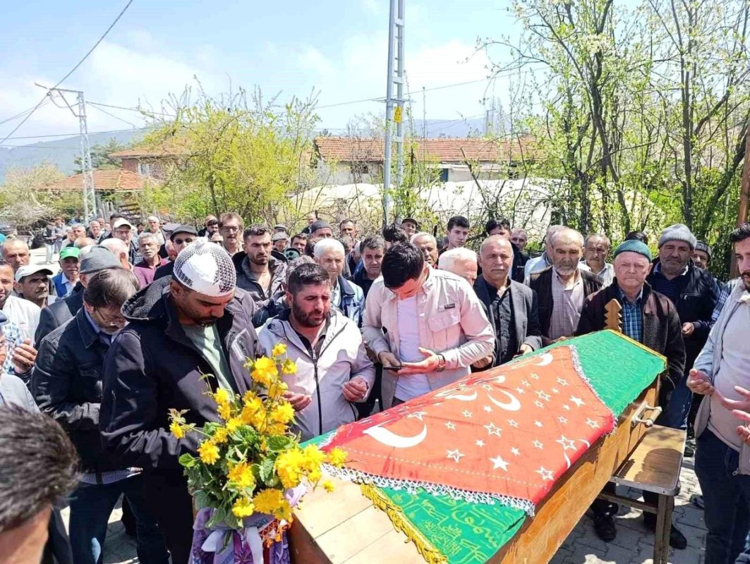 Kazada Hayatını Kaybetti, Karnındaki Bebeği İle Toprağa Verildi