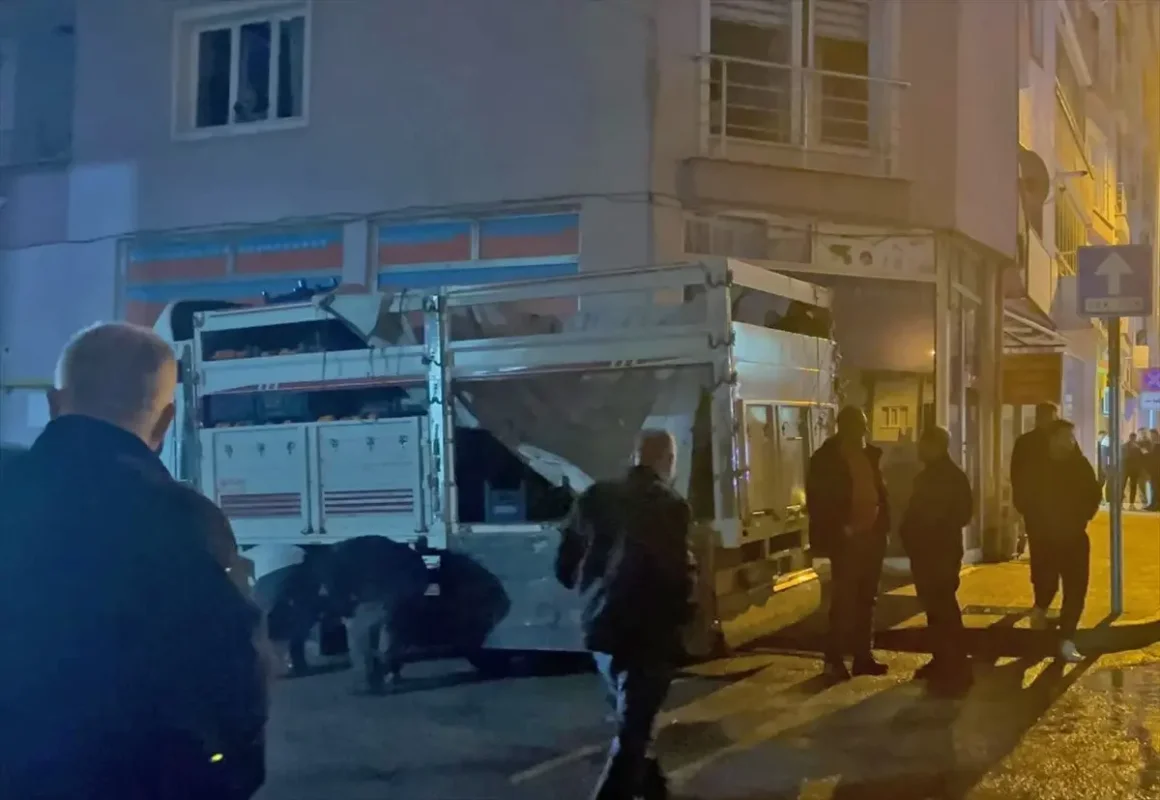 17 Yaşındaki Çocuk 4. Kattan Düştü