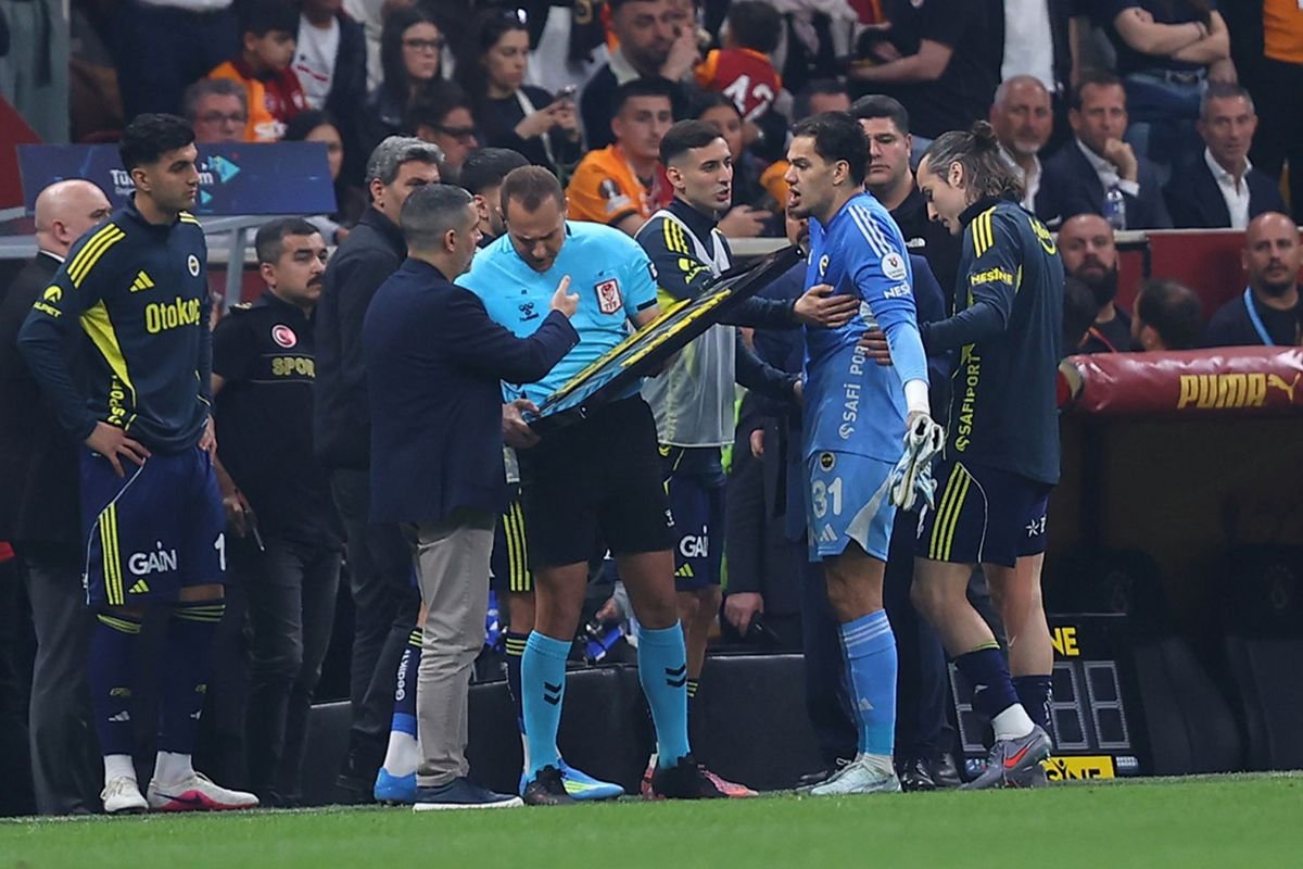 Milyonlarca Fener Taraftarının Hayallerini Çalan Ederson Şimdi Yandı