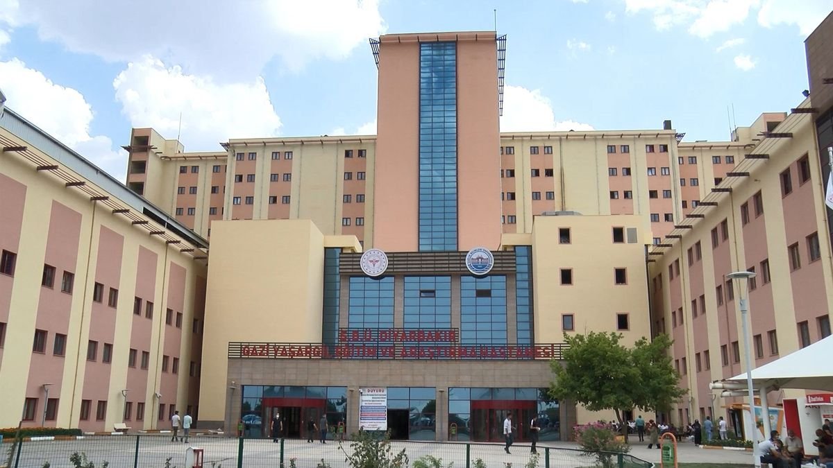 Okulun Bahçesine Yıldırım Düştü: 2 Çocuk Hayatını Kaybetti