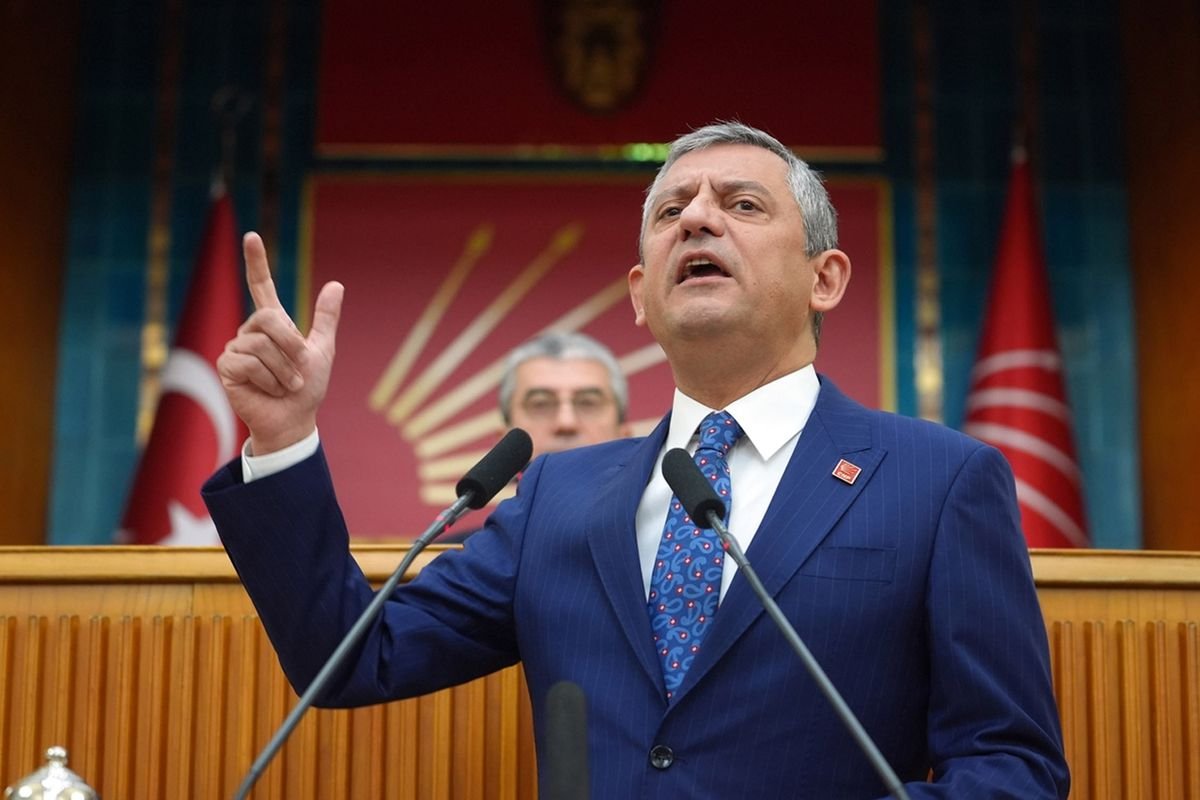 Özgür Özel'den Hodri Meydan: 55 Milletvekilinin İstifasını Getirmeyen Namerttir